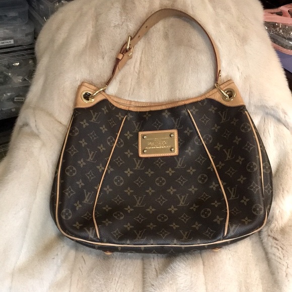 Louis Vuitton Handbags - SALE - Authentic Louis Vuitton Shoulder Bag - Galleria PM in great condition